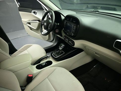 Used 2020 Kia Soul LX image 23