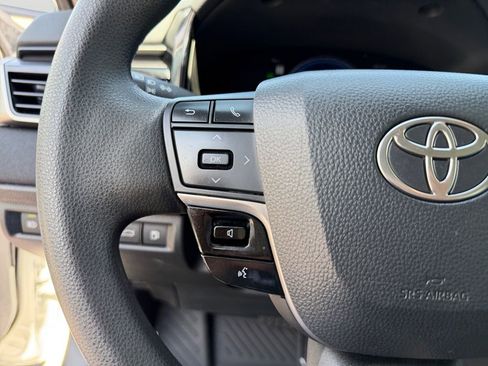 Used 2025 Toyota Camry LE image 21