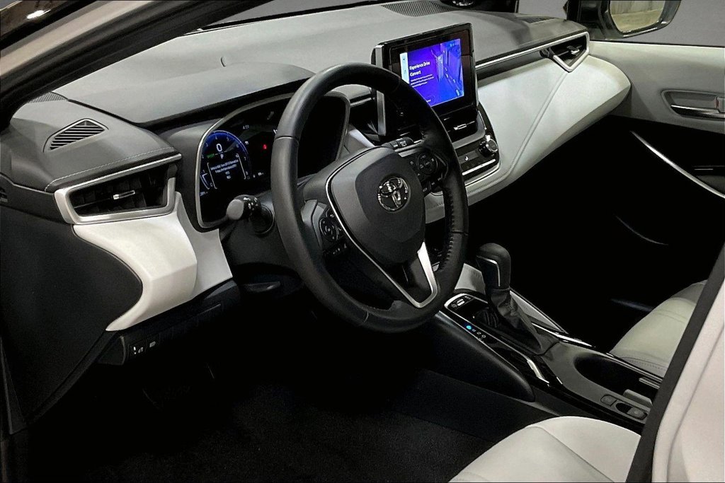Used 2025 Toyota Corolla XSE FWD image 17