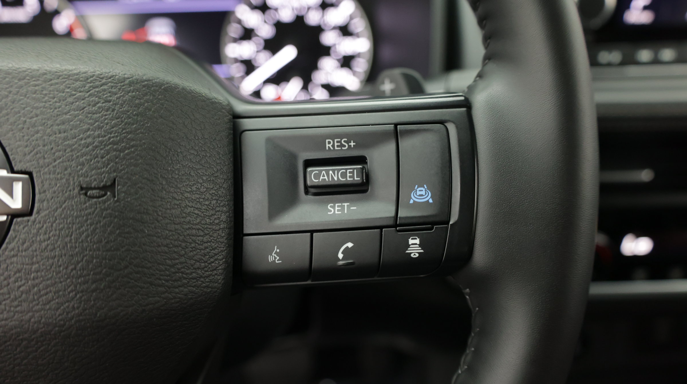 Used 2025 Nissan Rogue SV FWD image 25