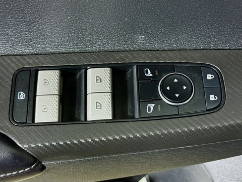 Used 2022 Mitsubishi Outlander SE image 24