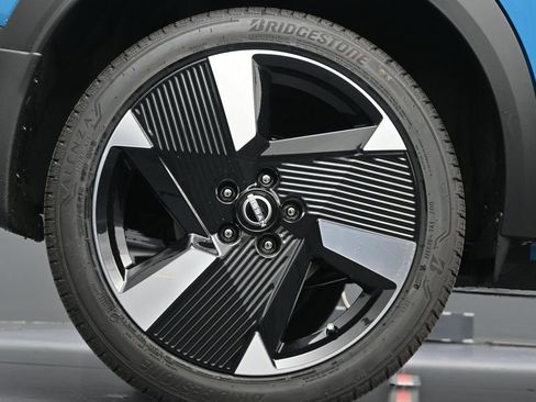 New 2026 Nissan Kicks SR w/ SR Premium Package FWD image 9