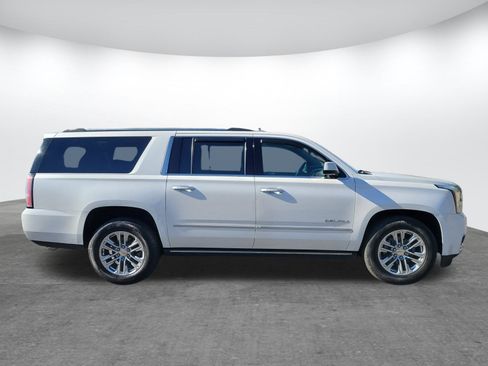 Used 2019 GMC Yukon XL Denali w/ Denali Ultimate Package image 32