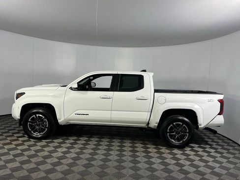 Used 2025 Toyota Tacoma TRD Sport image 10