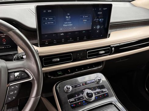 Used 2021 Lincoln Nautilus Reserve FWD image 12