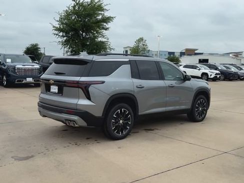 New 2026 Chevrolet Traverse LT w/ Sun and Wheel Package FWD image 8