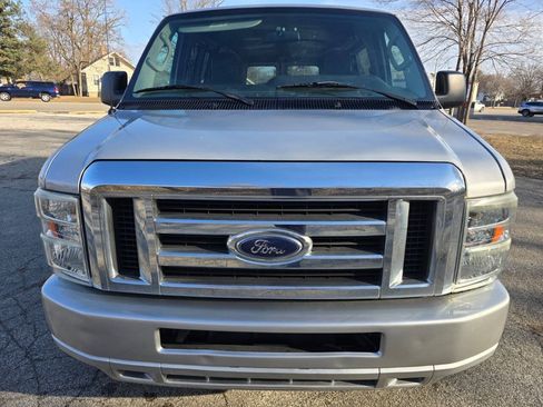 Used 2009 Ford E-150 and Econoline 150 RWD image 2