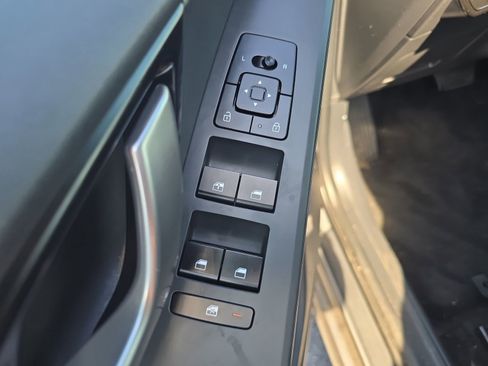 Used 2025 Kia Niro LX image 14