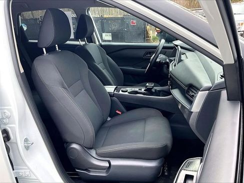 Used 2025 Nissan Rogue S AWD/4WD image 7