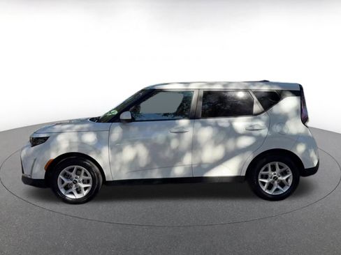 Used 2025 Kia Soul LX w/ LX Technology Package image 9