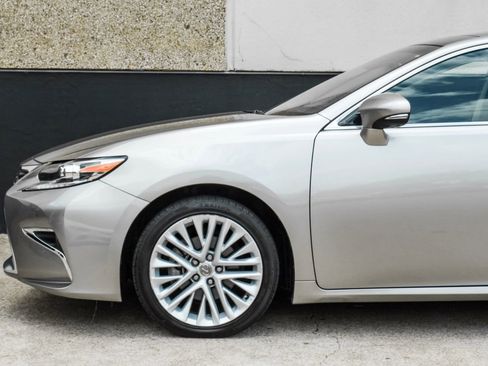 Used 2018 Lexus ES 350 w/ Ultra Luxury Package FWD image 16