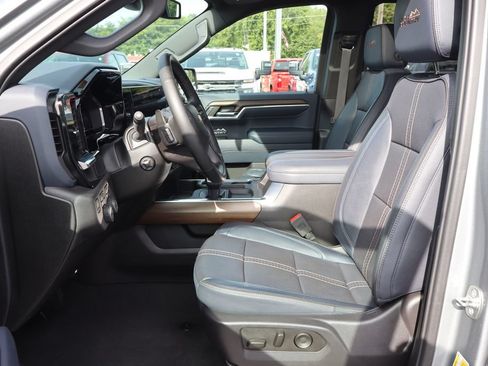 Used 2024 Chevrolet Silverado 1500 High Country w/ High Country Premium Package AWD/4WD image 5