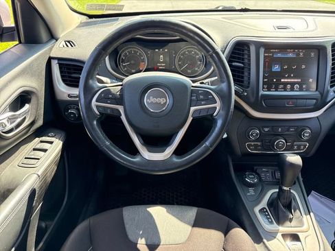 Used 2014 Jeep Cherokee Latitude w/ Cold Weather Group AWD/4WD image 17
