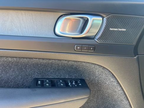 Certified 2025 Volvo XC40 B5 Ultra w/ Climate Package AWD/4WD image 19