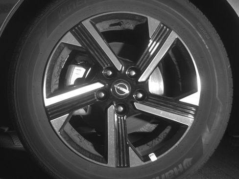 Used 2025 Nissan Sentra SV FWD image 12