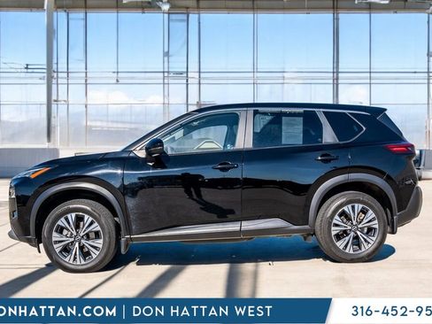 Used 2023 Nissan Rogue SV image 2