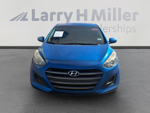 Used 2017 Hyundai Elantra GT image 8