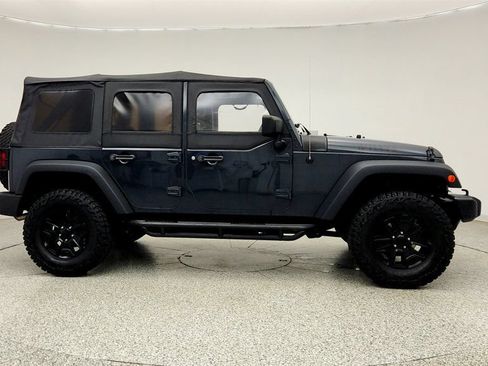 Used 2017 Jeep Wrangler Unlimited Sport AWD/4WD image 4