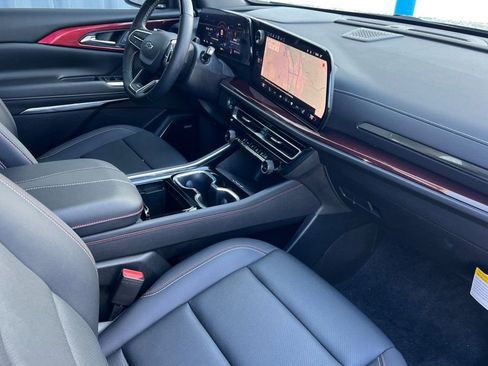 Used 2025 Chevrolet Traverse Z71 w/ Enhanced Driving Package AWD/4WD image 14