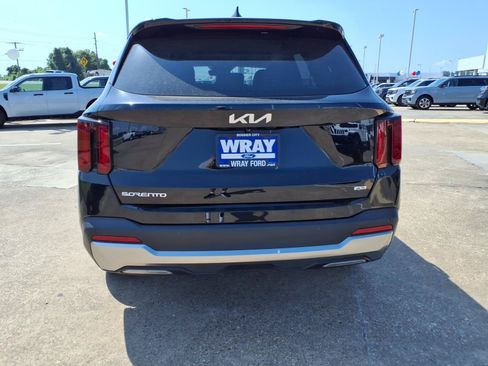 Used 2025 Kia Sorento S AWD/4WD image 3