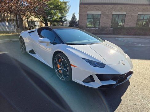 Used 2024 Lamborghini Huracan EVO image 4