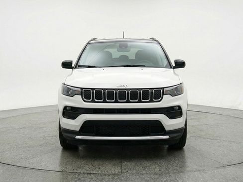 Used 2025 Jeep Compass Limited AWD/4WD image 2