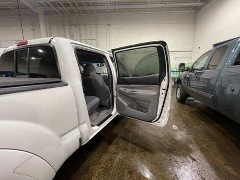 Used 2011 Toyota Tacoma 4x4 Double Cab w/ TRD Sport Pkg image 13