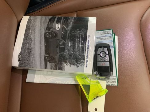 Used 2022 Ford Maverick Lariat w/ Lariat Luxury Package image 41