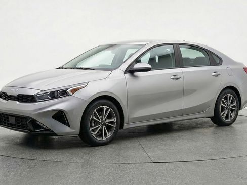 Used 2024 Kia Forte LXS image 3