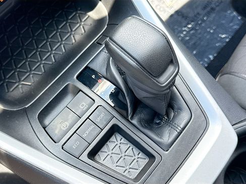 Used 2019 Toyota RAV4 XLE FWD image 28