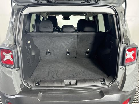Used 2022 Jeep Renegade Latitude AWD/4WD image 30