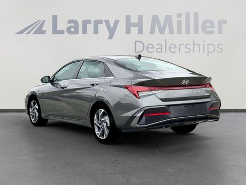 New 2026 Hyundai Elantra Limited FWD image 5