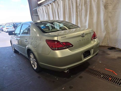 Used 2009 Toyota Avalon Limited FWD image 1
