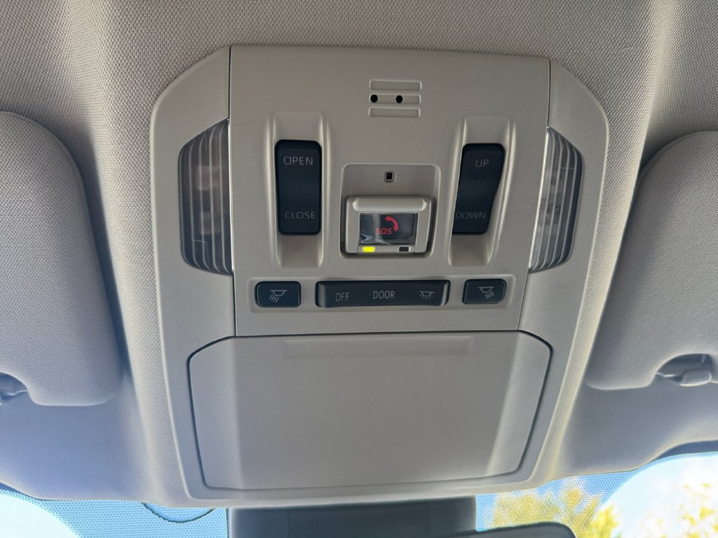 Used 2023 Toyota Highlander XLE AWD/4WD image 25