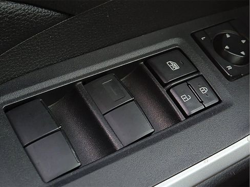 Used 2021 Toyota RAV4 XLE image 17