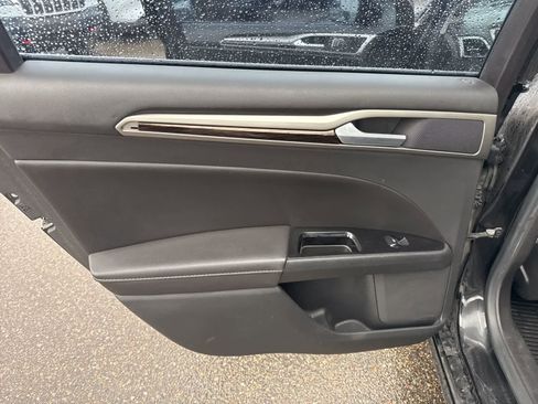 Used 2015 Ford Fusion SE w/ Equipment Group 202A image 17