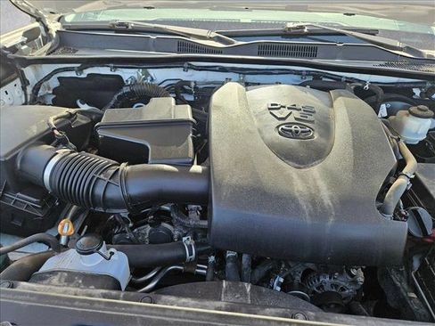 Used 2019 Toyota Tacoma SR5 AWD/4WD image 21