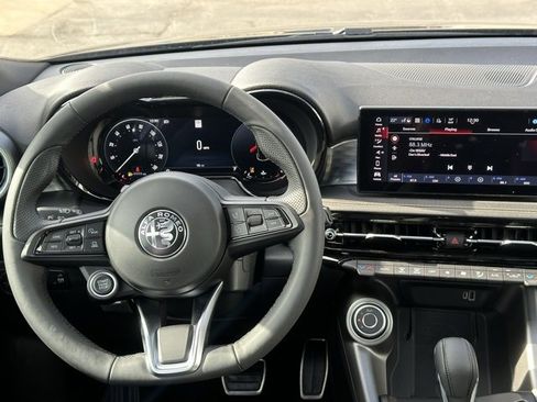 New 2025 Alfa Romeo Tonale w/ Premium Package image 8