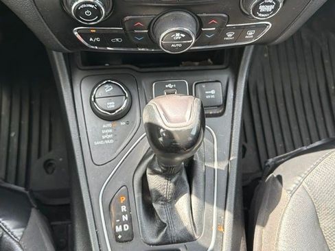 Used 2021 Jeep Cherokee Latitude Lux w/ Sun & Sound Group AWD/4WD image 22