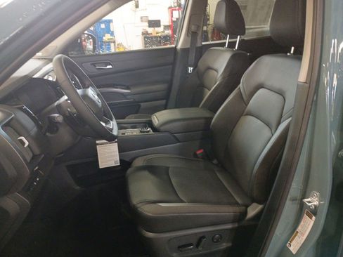 New 2026 Nissan Pathfinder SL w/ SL Premium Package AWD/4WD image 11