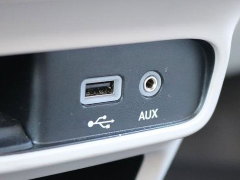 Used 2018 Chrysler Pacifica Touring-L FWD image 24