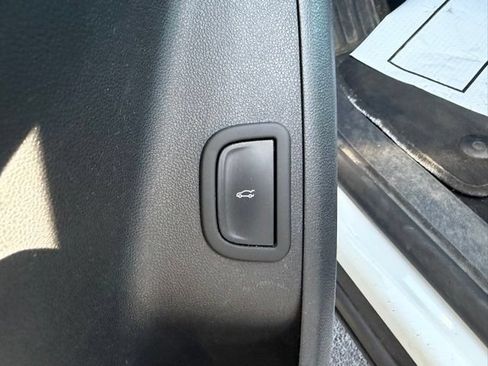 Used 2024 Chevrolet Traverse LT FWD image 18