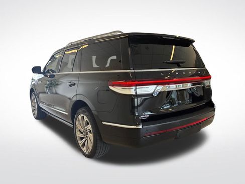 Certified 2024 Lincoln Navigator Premiere AWD/4WD image 2