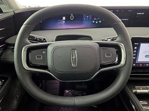 Used 2026 Lincoln Nautilus Reserve AWD/4WD image 17