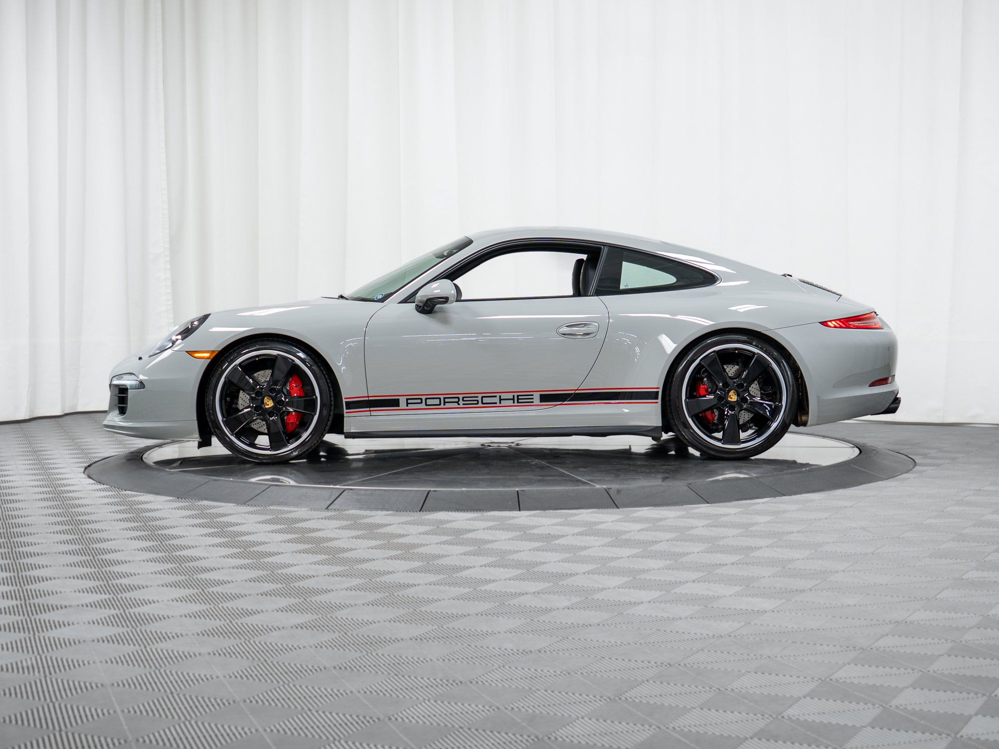 Certified 2016 Porsche 911 Carrera GTS RWD image 47