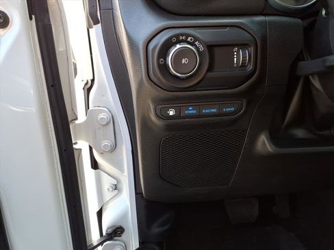 Used 2023 Jeep Wrangler Unlimited Sahara image 16