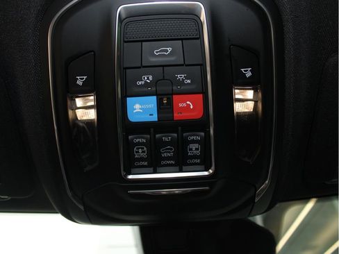 New 2025 Jeep Grand Cherokee Limited w/ Luxury Tech Group II image 21