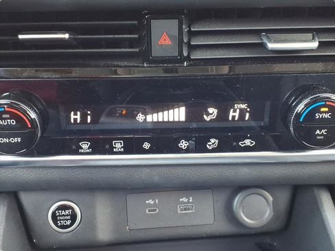 Used 2022 Nissan Rogue SV image 15