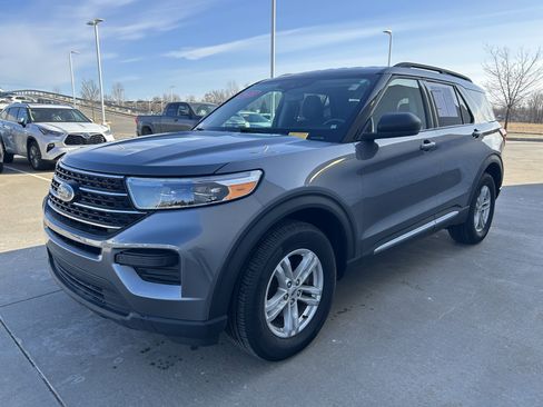 Used 2021 Ford Explorer XLT image 6