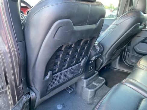 Used 2022 Jeep Wrangler Unlimited Rubicon w/ Dual Top Group AWD/4WD image 28